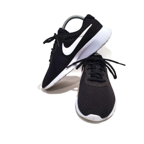 Nike Tanjun Running Shoes Sneakers Size 6 wide Black AR9864-001 - Picture 1 of 16
